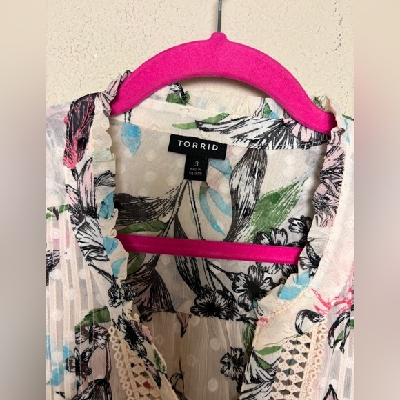 Torrid Floral Cream Chiffon Clip Dot Crochet Trim V-Neck Button Up Blouse 3X - Picture 6 of 11